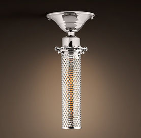 Het hangende Plafond steekt de Lamp van het Zolderplafond voor de Verlichting van de Huiswoonkamer aan