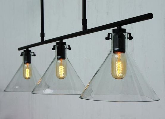 Het elegante Verfijnde Hangende Plafond steekt Kroonluchter met Drie Glastrompetten aan