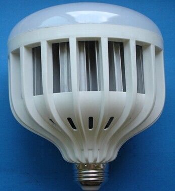 De hoge LEIDENE van de Lumen12w 1150LM IP45 Epistar van Plastic Huisvesting Fabrieken Bolbollen